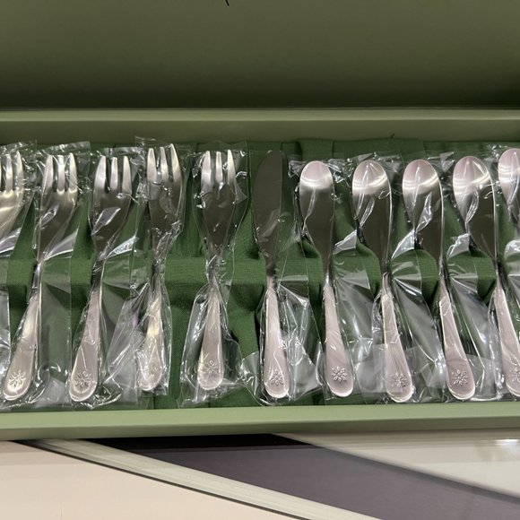 Sybilla 11-Piece Flatware Set! - Picture 2 of 8